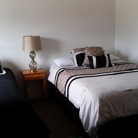 Mystic Valley Inn Къстър Екстериор снимка