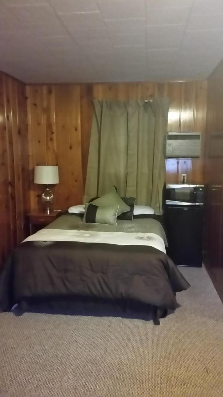 Mystic Valley Inn Къстър Екстериор снимка