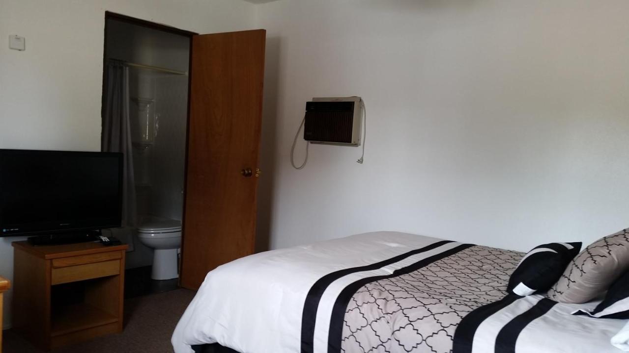 Mystic Valley Inn Къстър Екстериор снимка