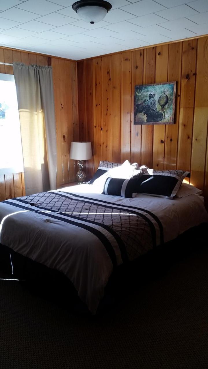 Mystic Valley Inn Къстър Екстериор снимка