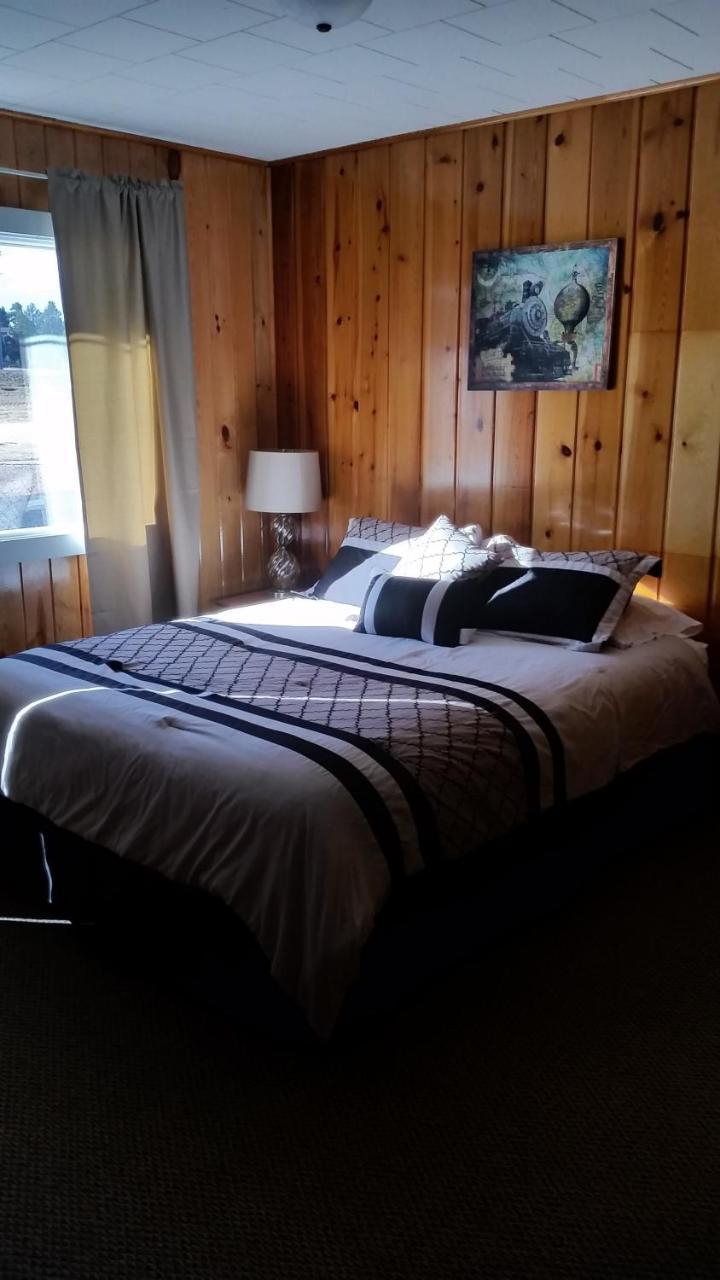 Mystic Valley Inn Къстър Екстериор снимка